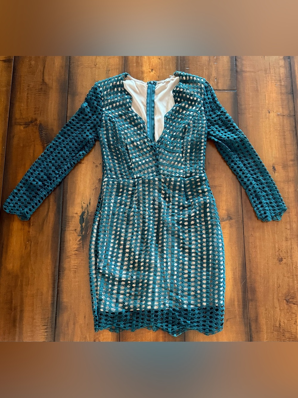 NWOT Luxxel Green Lace Long Sleeve Bodycon Dress